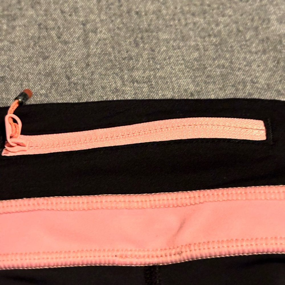 Lululemon Run: Inspire Crop II, Size 6 black and‎ peach - Picture 5 of 8